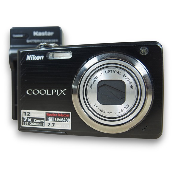 Nikon Coolpix S630 12.0MP Digital Camera Bundle Black w/ Charger + Battery EUC